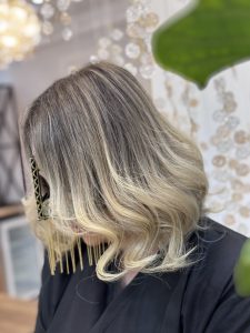 آمبره اقتصادی | راهنمای کامل رنگ مو مقرون‌به‌صرفه و حرفه‌ای